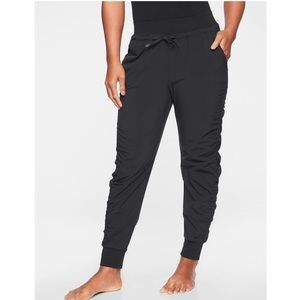 Athleta Attitude Pant Black Size 2 Mid Rise Featherweight Stretch Lightweight